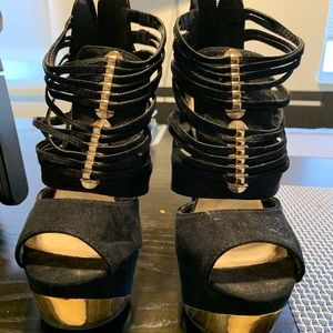 Never been worn high black platform heals